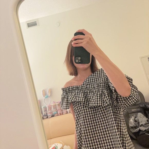 Super cute off shoulder top with ruffles - Picture 9 of 14